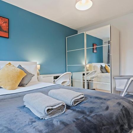Lovely 4Br House In The City With Parking Londra Exterior foto
